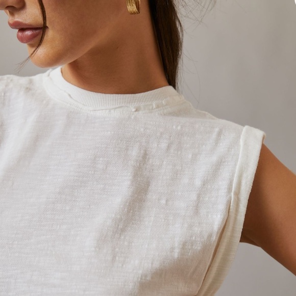 Pick to Roll Sleeve Tank - Picture 2 of 5